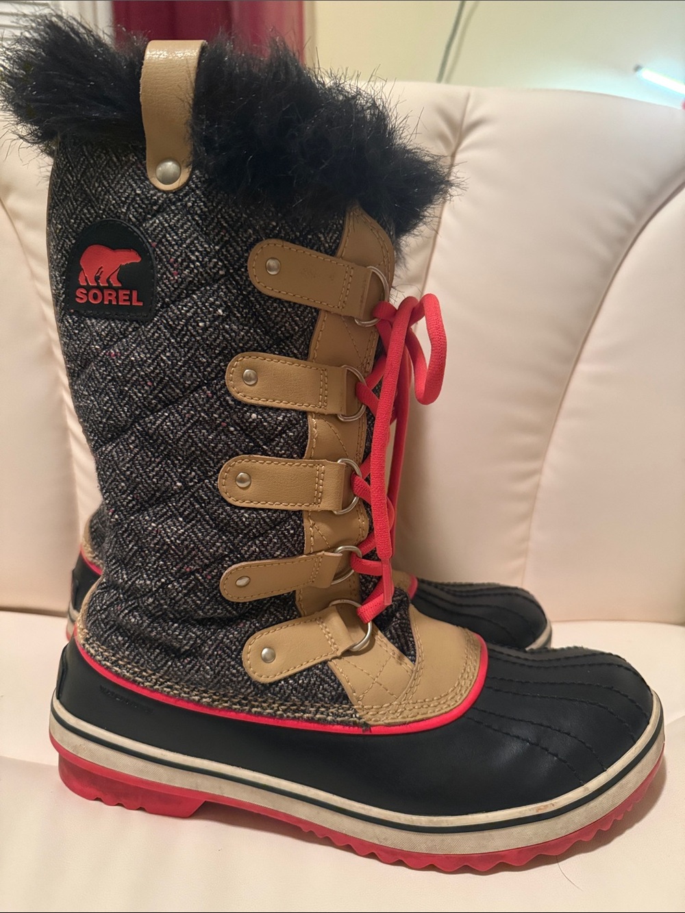 Sorel Joan Of Arctic Women's Black & Tan Winter Boots with Coral Pink Laces